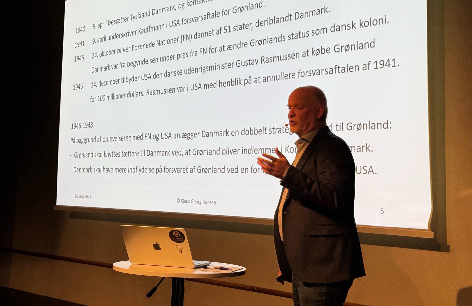Klaus Georg Hansen presenting